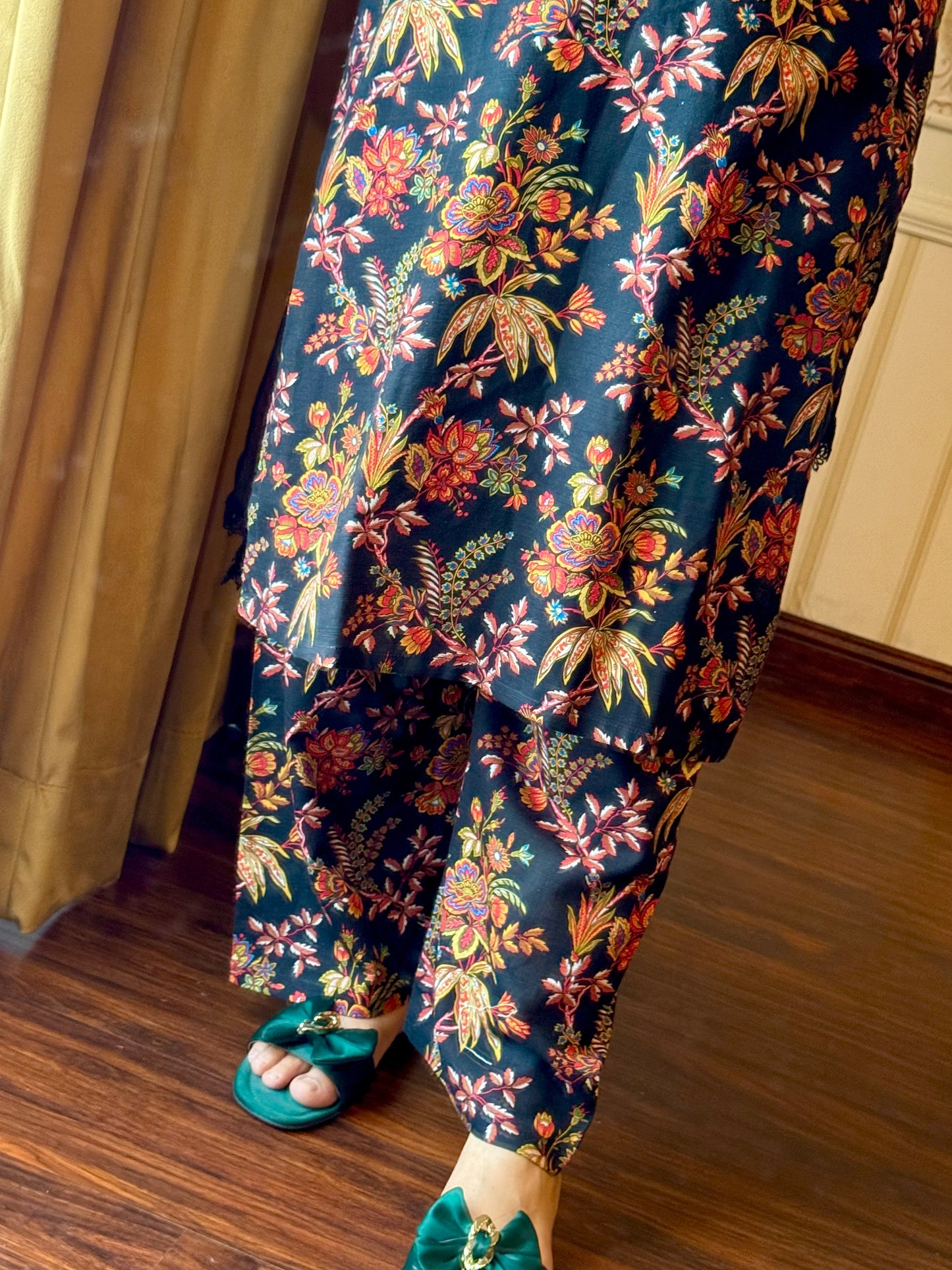 2 Piece Light Khaddar Suit-Printed (Pret)