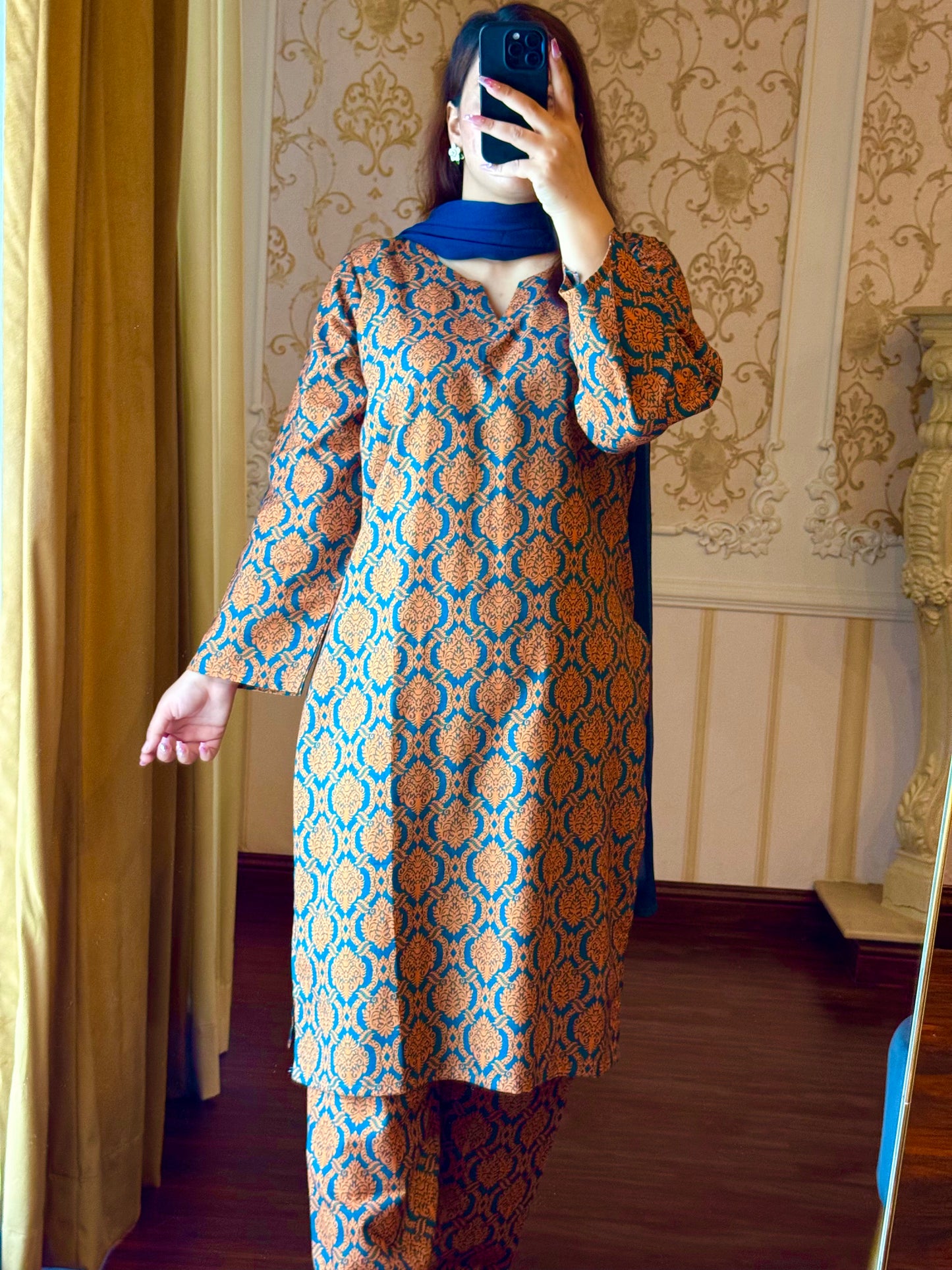 2 Piece Light Khaddar Suit-Printed (Pret)