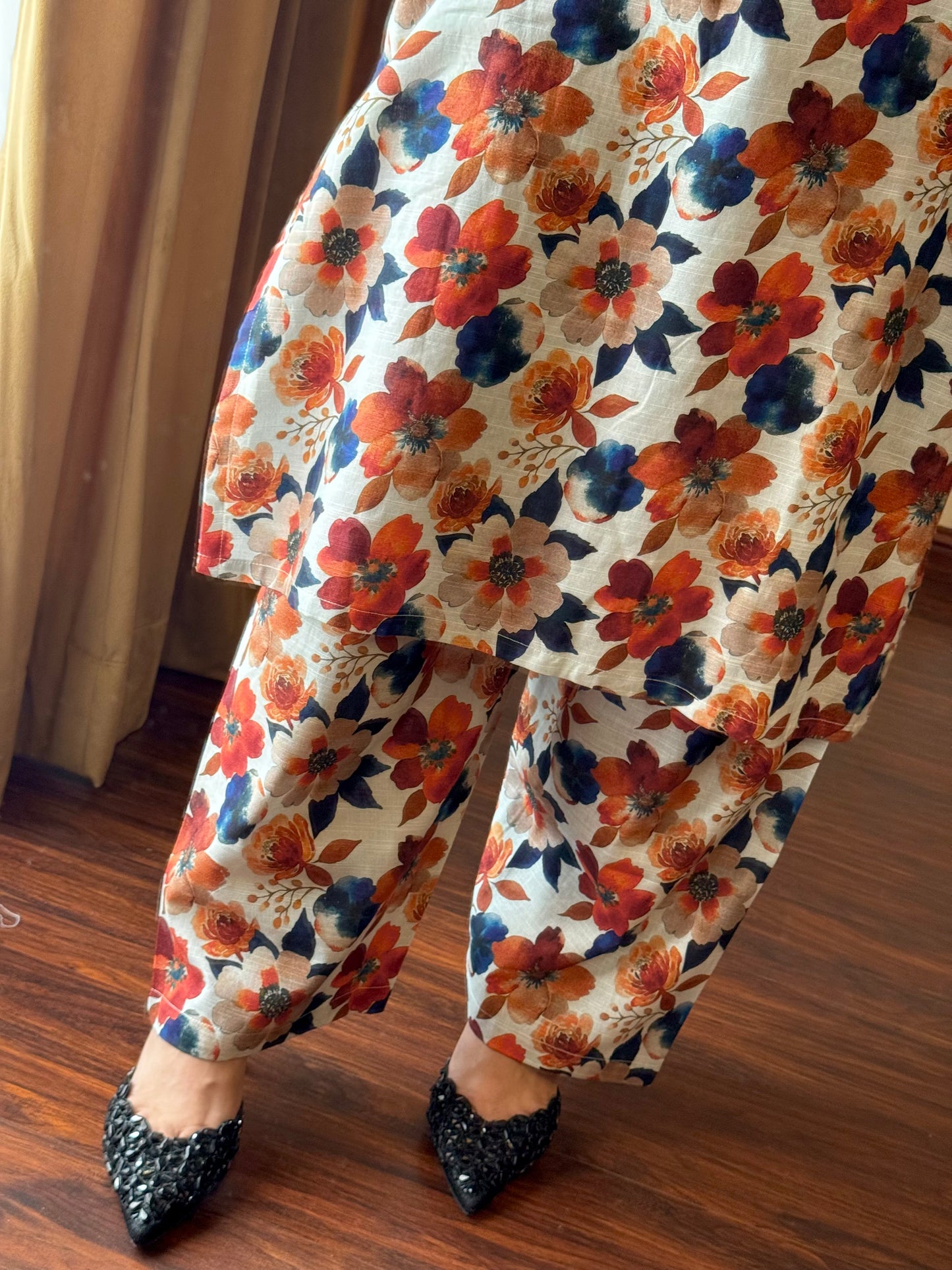 2 Piece Light Khaddar Suit-Printed (Pret)